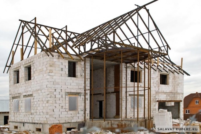 Какое количество строительных материалов нужно для постройки дома?